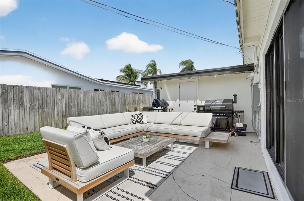 合同活跃: $899,900 (3 贝兹, 2 浴室, 1504 平方英尺)