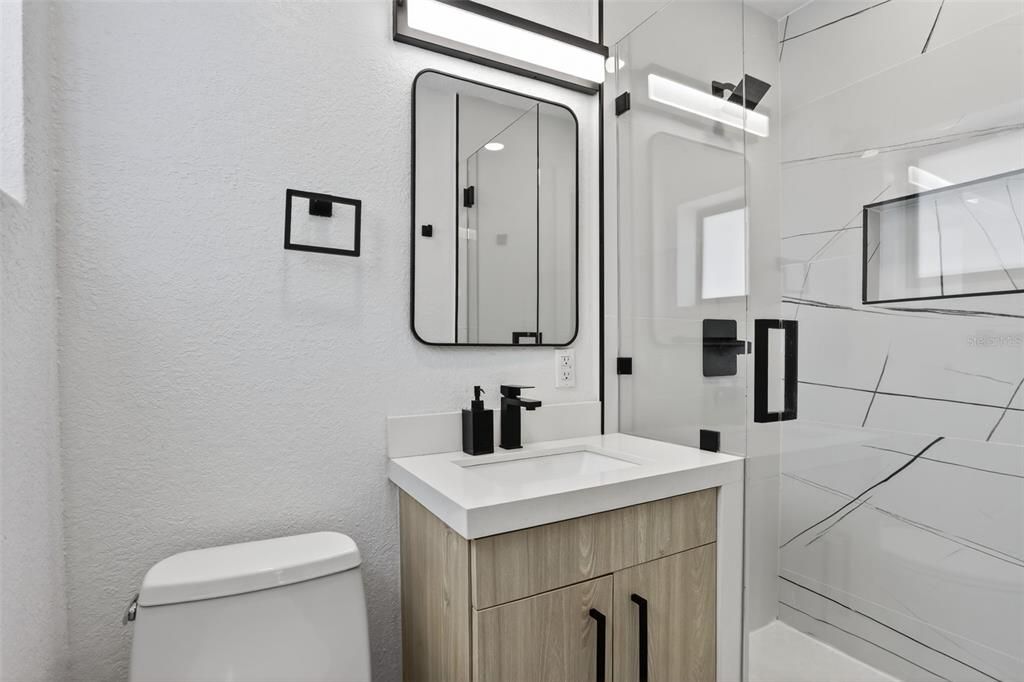 合同活跃: $899,900 (3 贝兹, 2 浴室, 1504 平方英尺)