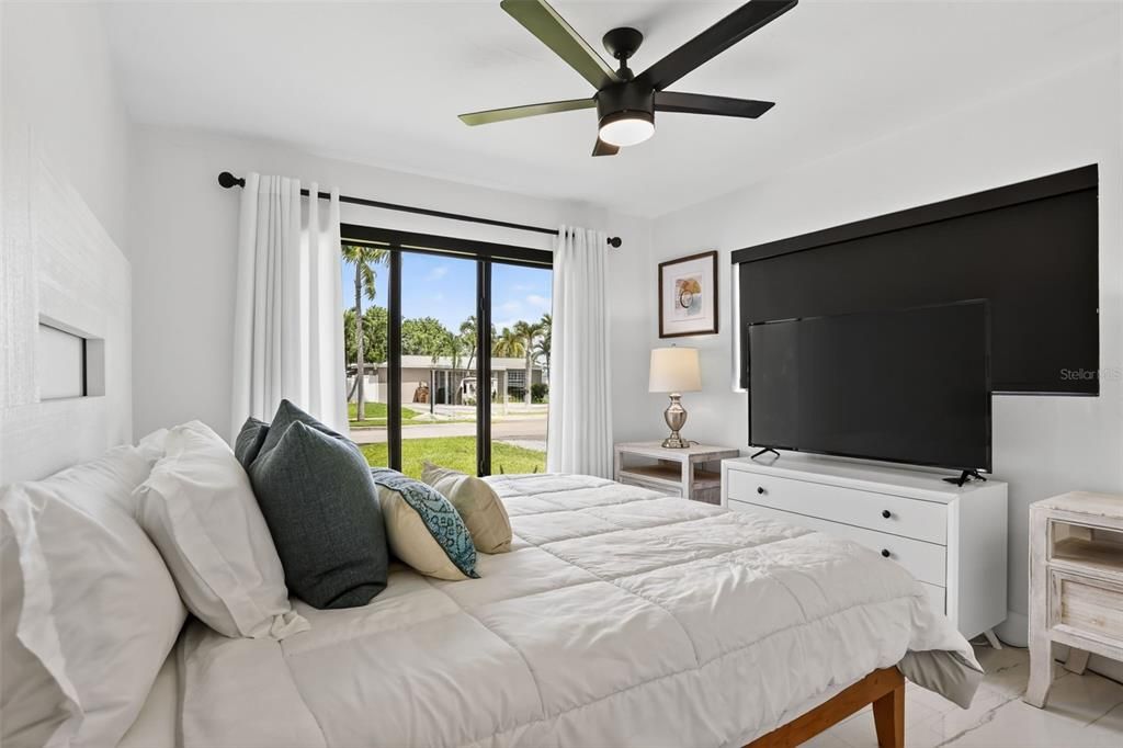 合同活跃: $899,900 (3 贝兹, 2 浴室, 1504 平方英尺)