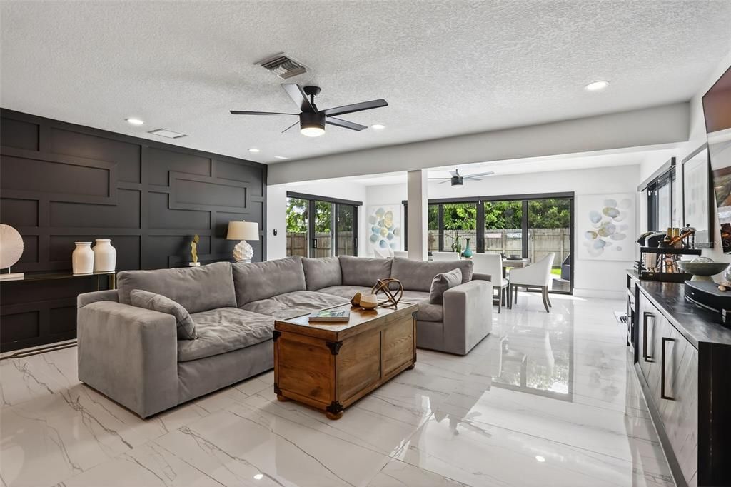 合同活跃: $899,900 (3 贝兹, 2 浴室, 1504 平方英尺)