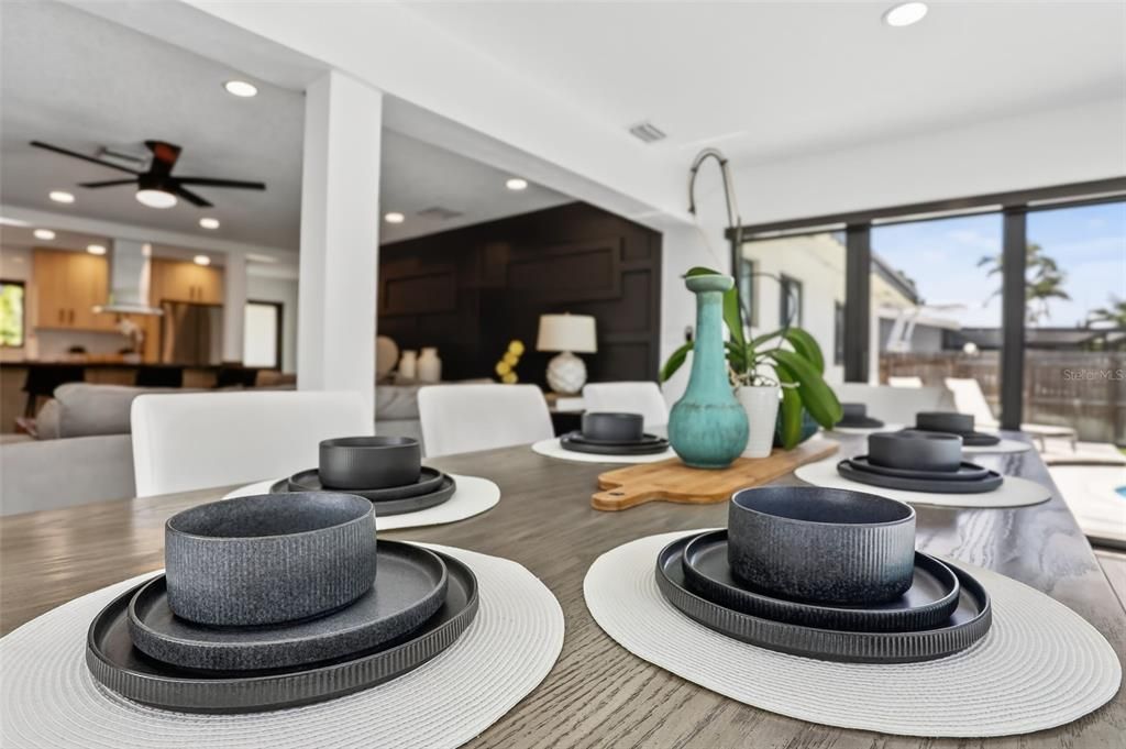 合同活跃: $899,900 (3 贝兹, 2 浴室, 1504 平方英尺)