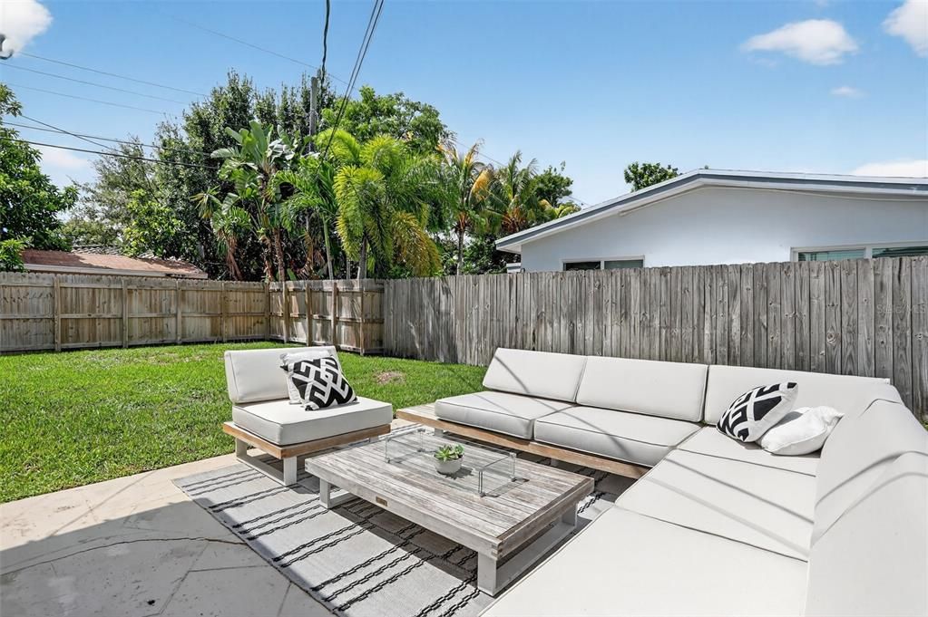 合同活跃: $899,900 (3 贝兹, 2 浴室, 1504 平方英尺)