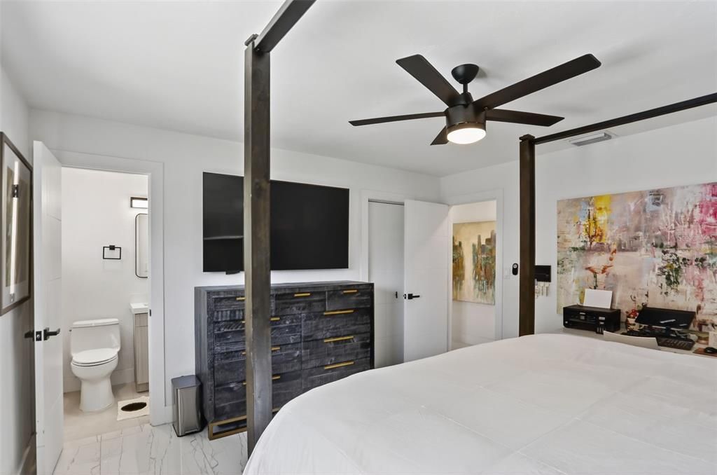 合同活跃: $899,900 (3 贝兹, 2 浴室, 1504 平方英尺)