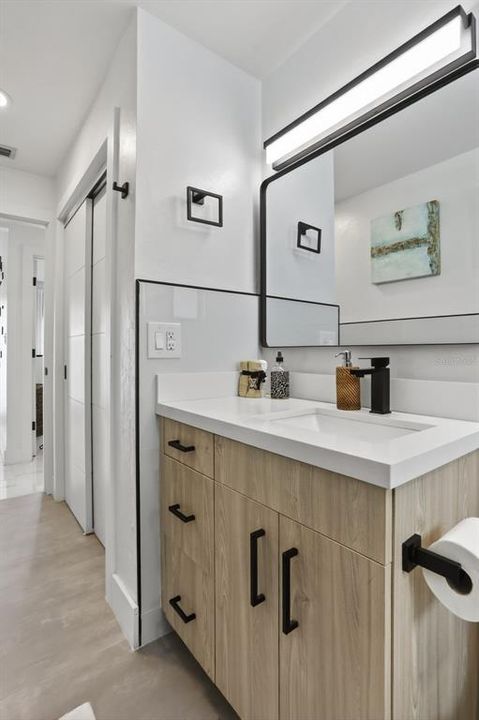 合同活跃: $899,900 (3 贝兹, 2 浴室, 1504 平方英尺)