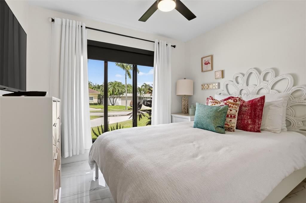 合同活跃: $899,900 (3 贝兹, 2 浴室, 1504 平方英尺)