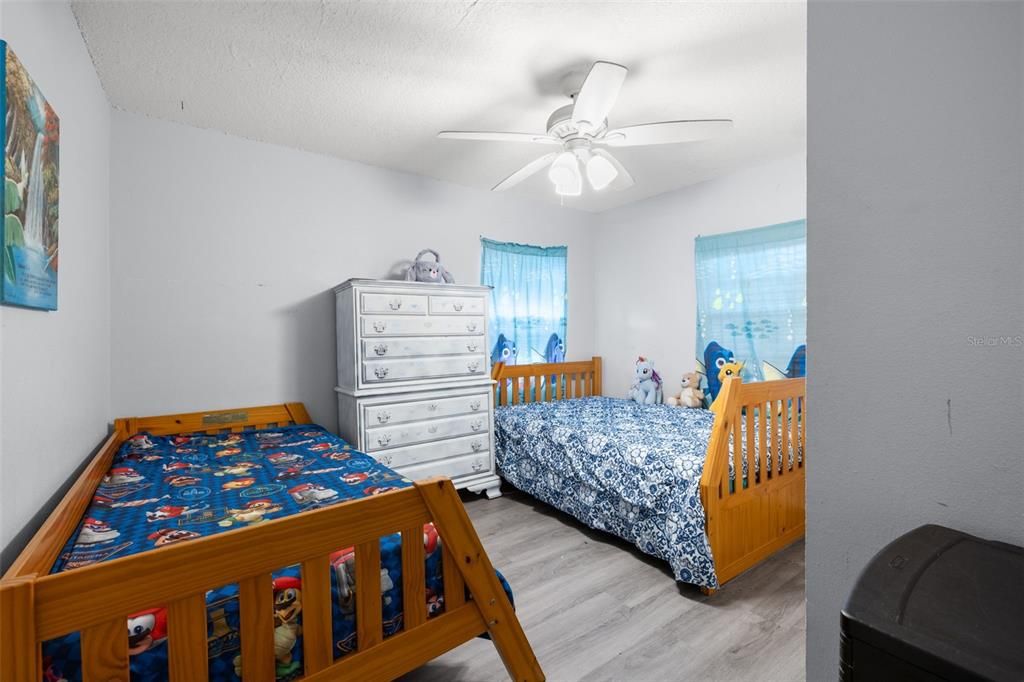 For Sale: $295,000 (2 beds, 2 baths, 910 Square Feet)