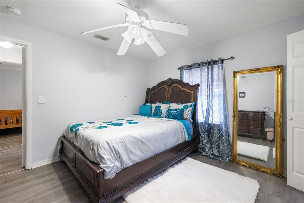 For Sale: $295,000 (2 beds, 2 baths, 910 Square Feet)