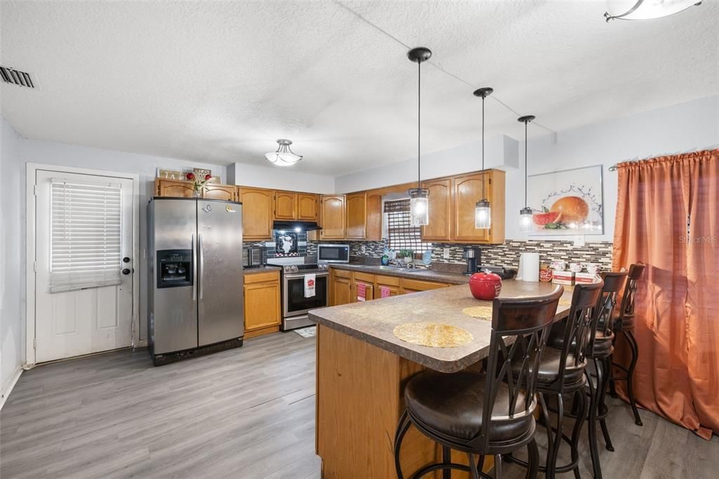 For Sale: $295,000 (2 beds, 2 baths, 910 Square Feet)