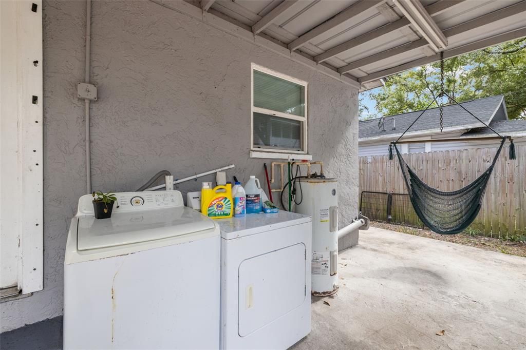 For Sale: $295,000 (2 beds, 2 baths, 910 Square Feet)