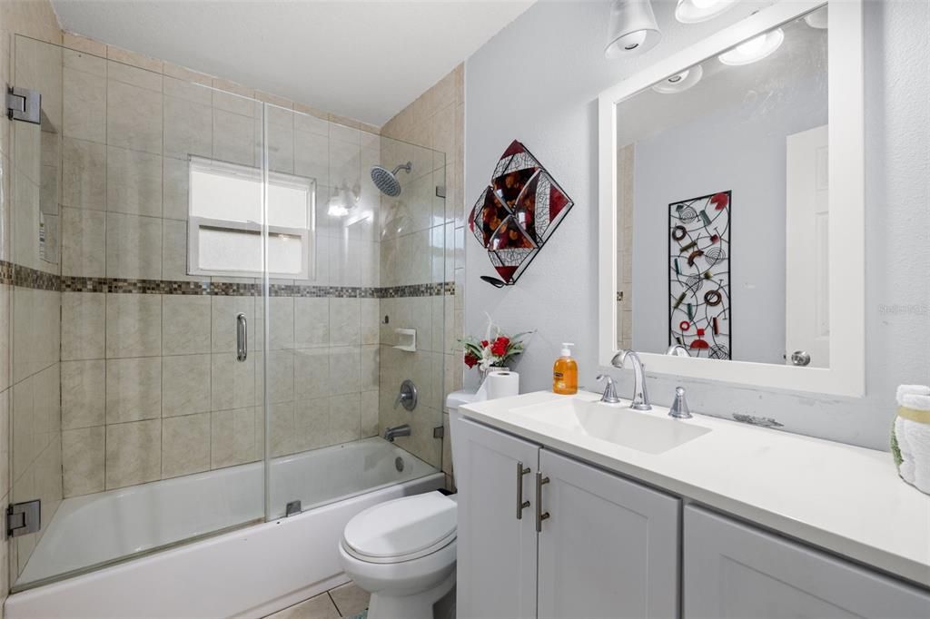 For Sale: $295,000 (2 beds, 2 baths, 910 Square Feet)