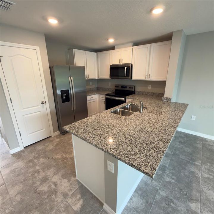 For Rent: $2,100 (3 beds, 2 baths, 1463 Square Feet)