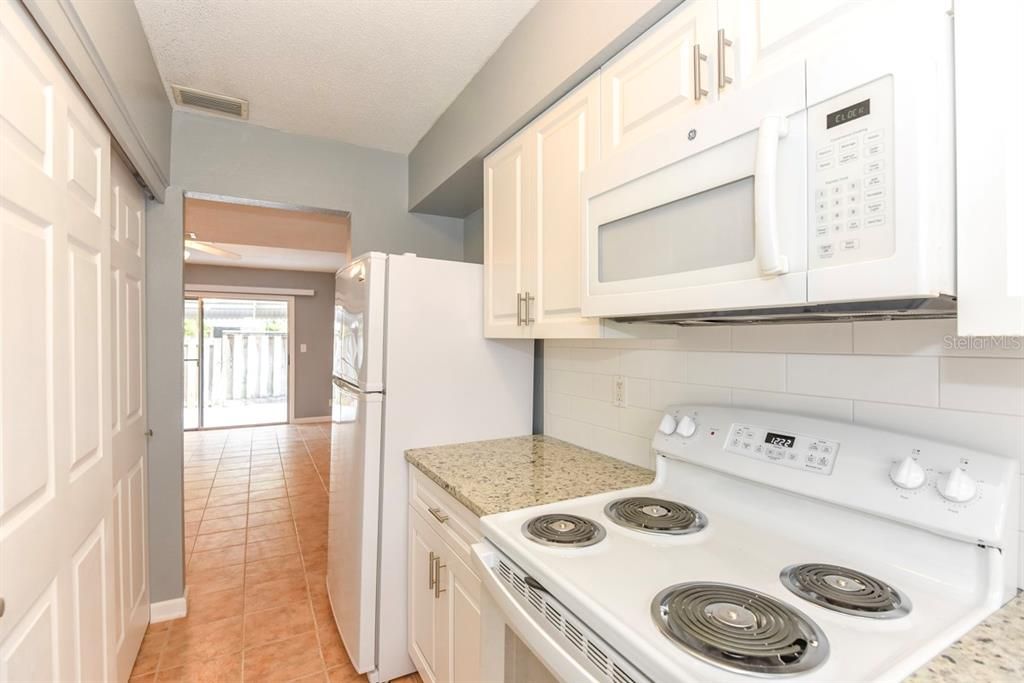 待售: $149,900 (2 贝兹, 1 浴室, 1122 平方英尺)