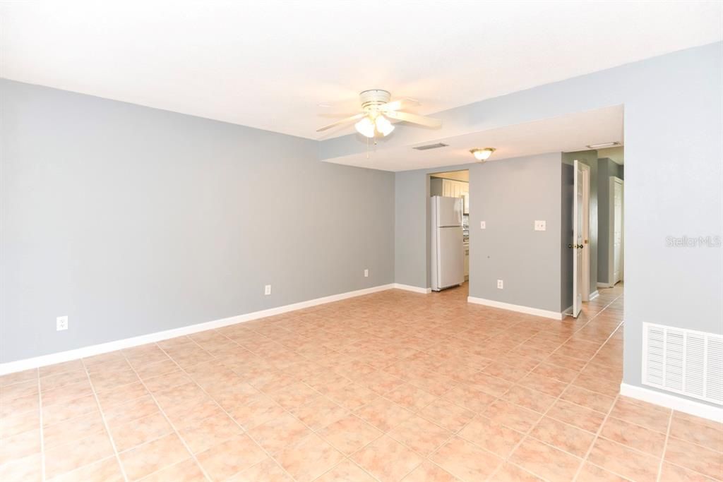 待售: $149,900 (2 贝兹, 1 浴室, 1122 平方英尺)