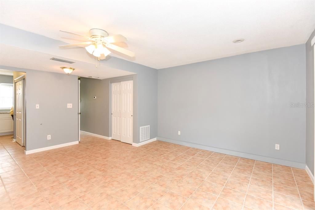 待售: $149,900 (2 贝兹, 1 浴室, 1122 平方英尺)