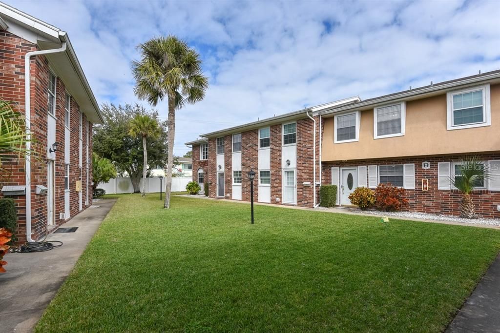 待售: $149,900 (2 贝兹, 1 浴室, 1122 平方英尺)