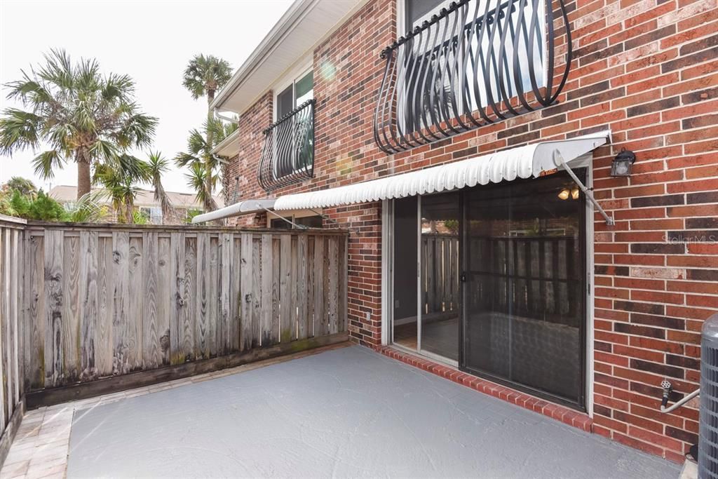 待售: $149,900 (2 贝兹, 1 浴室, 1122 平方英尺)