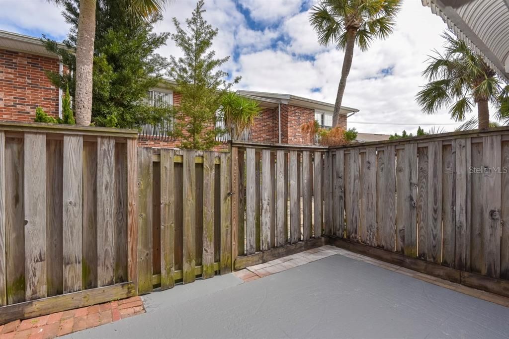 待售: $149,900 (2 贝兹, 1 浴室, 1122 平方英尺)