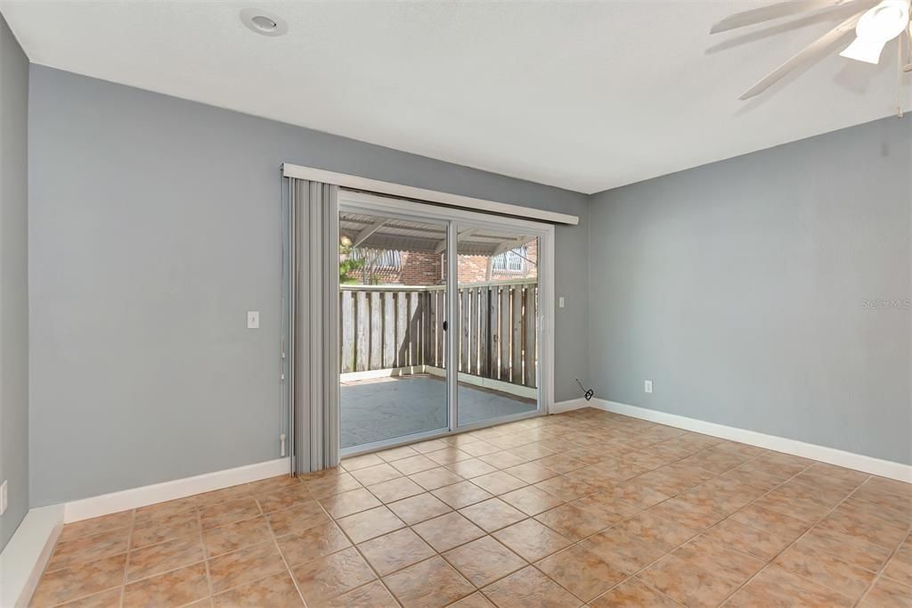 待售: $149,900 (2 贝兹, 1 浴室, 1122 平方英尺)