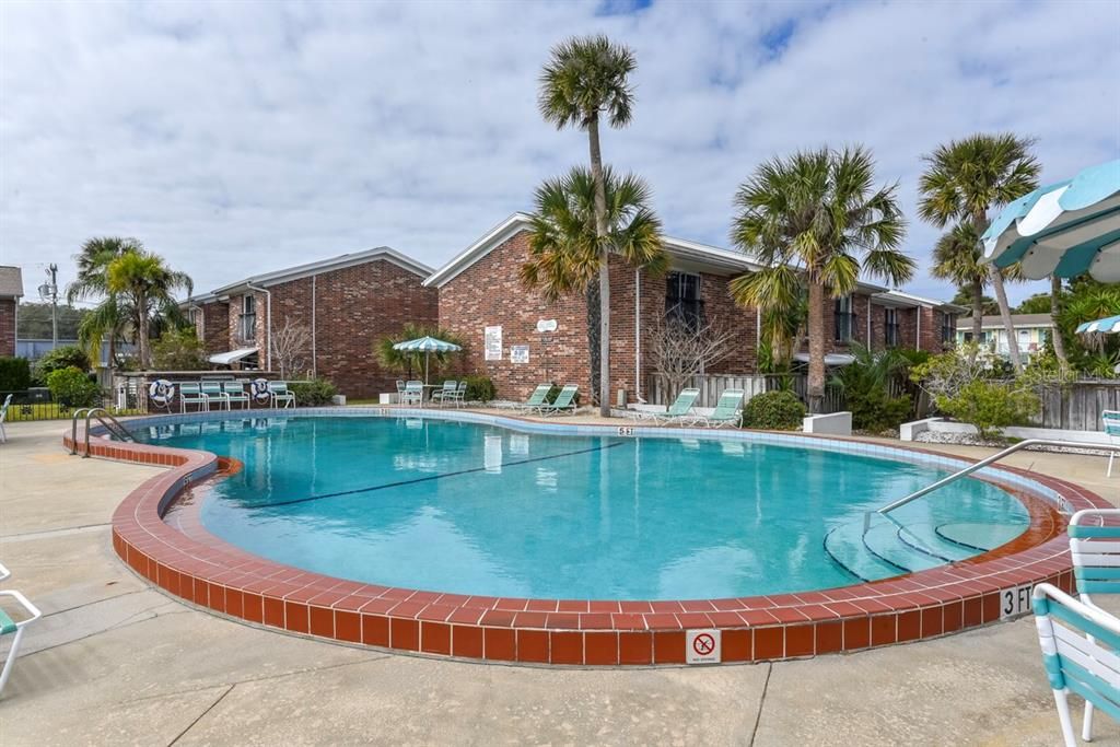 待售: $149,900 (2 贝兹, 1 浴室, 1122 平方英尺)