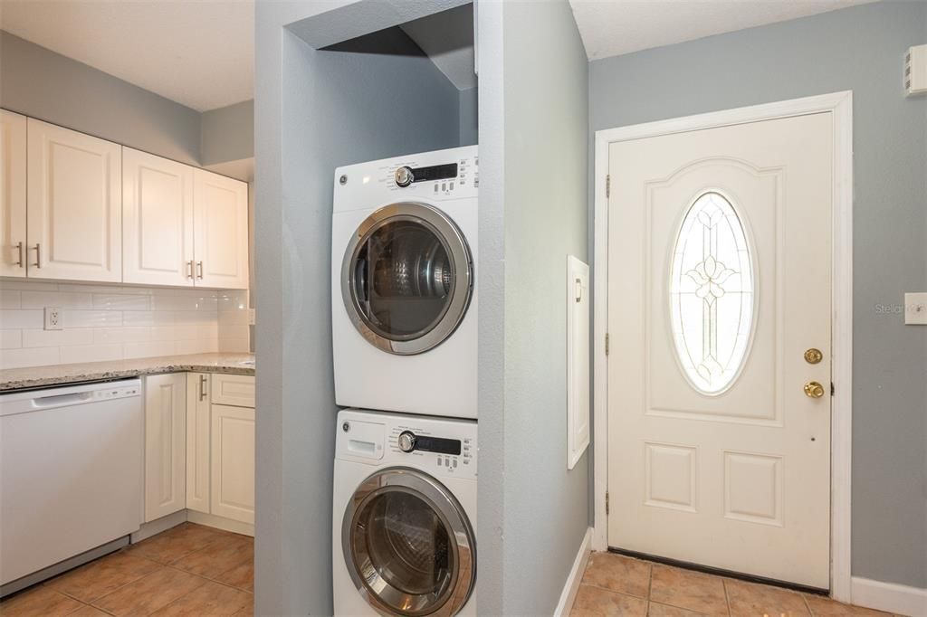 待售: $149,900 (2 贝兹, 1 浴室, 1122 平方英尺)