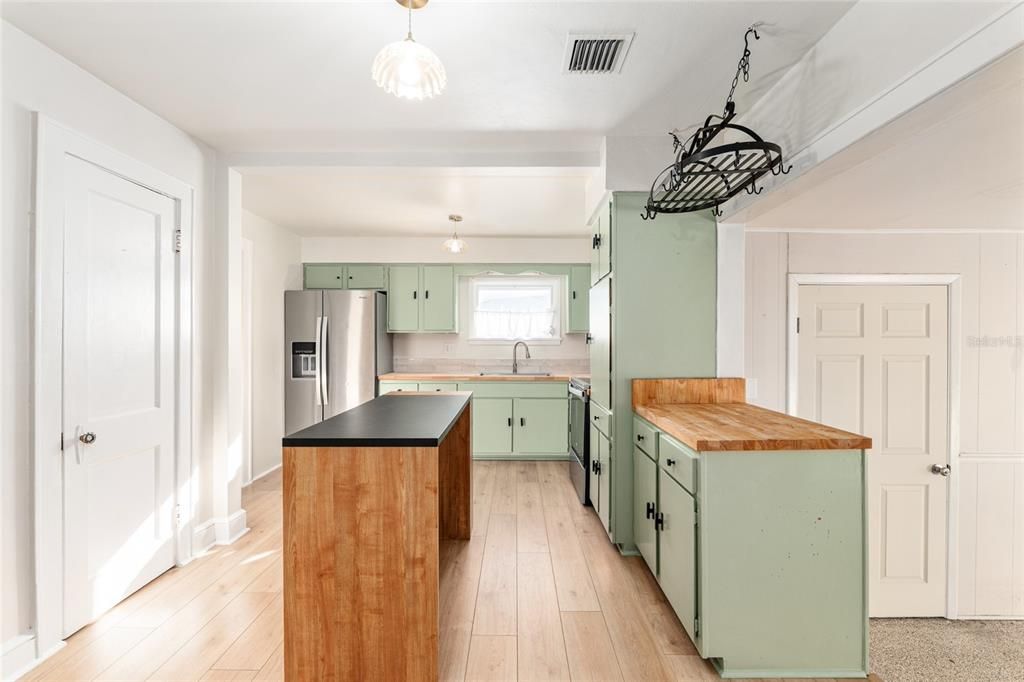 For Sale: $279,000 (3 beds, 2 baths, 2380 Square Feet)