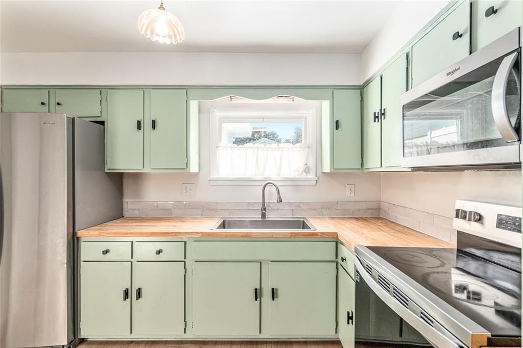 For Sale: $279,000 (3 beds, 2 baths, 2380 Square Feet)