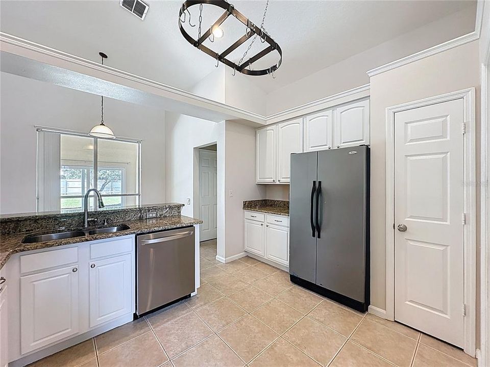 На продажу: $549,800 (3 спален, 2 ванн, 2062 Квадратных фут)