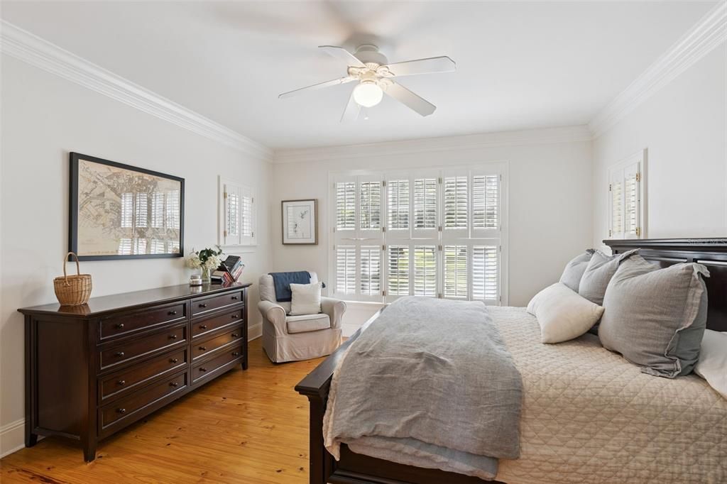 Activo con contrato: $825,000 (5 camas, 3 baños, 3051 Pies cuadrados)