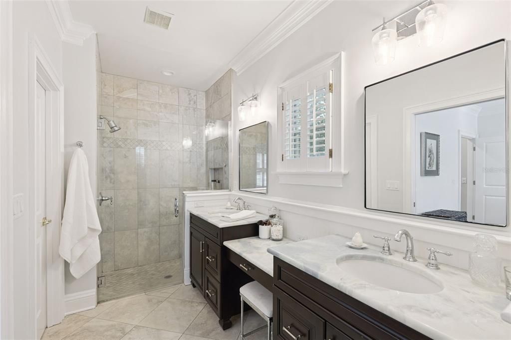 Activo con contrato: $825,000 (5 camas, 3 baños, 3051 Pies cuadrados)