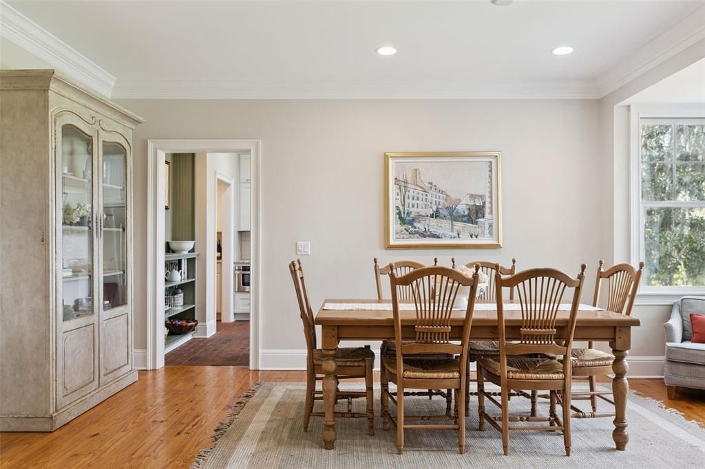 Activo con contrato: $825,000 (5 camas, 3 baños, 3051 Pies cuadrados)