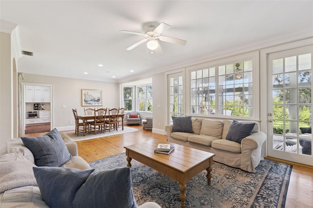 Activo con contrato: $825,000 (5 camas, 3 baños, 3051 Pies cuadrados)