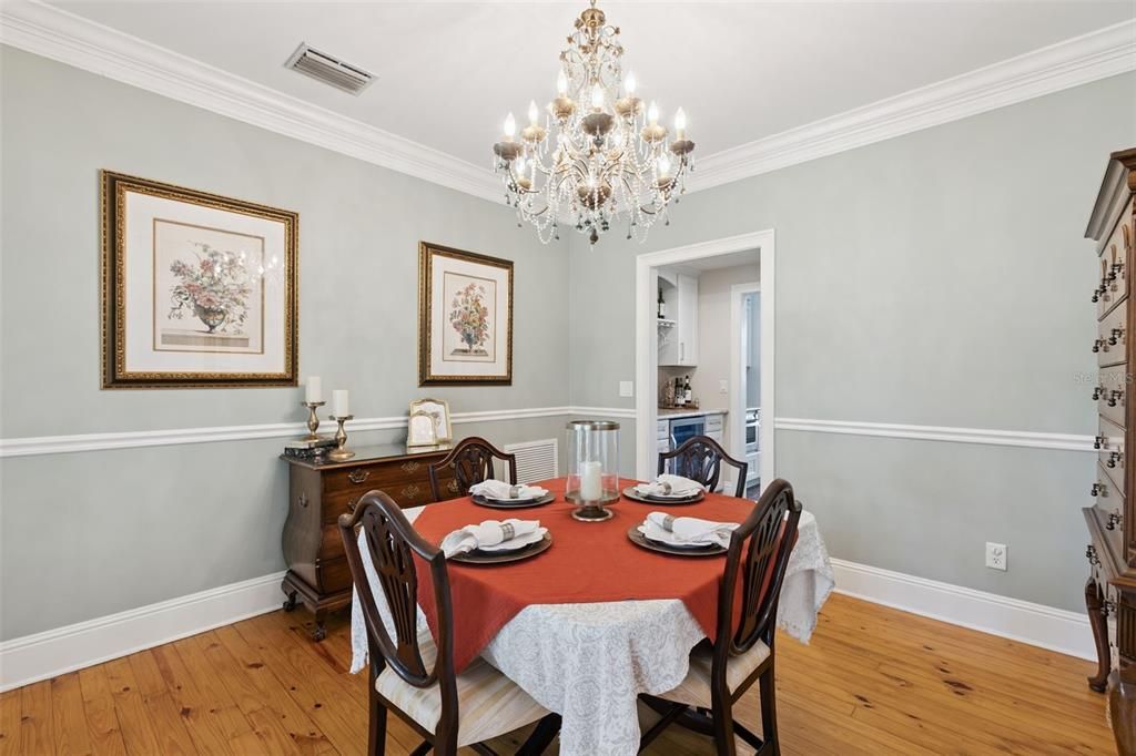 Activo con contrato: $825,000 (5 camas, 3 baños, 3051 Pies cuadrados)