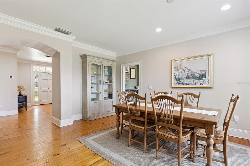 Activo con contrato: $825,000 (5 camas, 3 baños, 3051 Pies cuadrados)