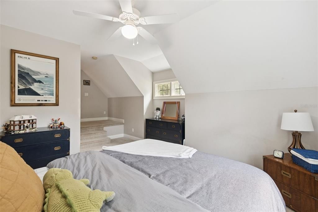 Activo con contrato: $825,000 (5 camas, 3 baños, 3051 Pies cuadrados)