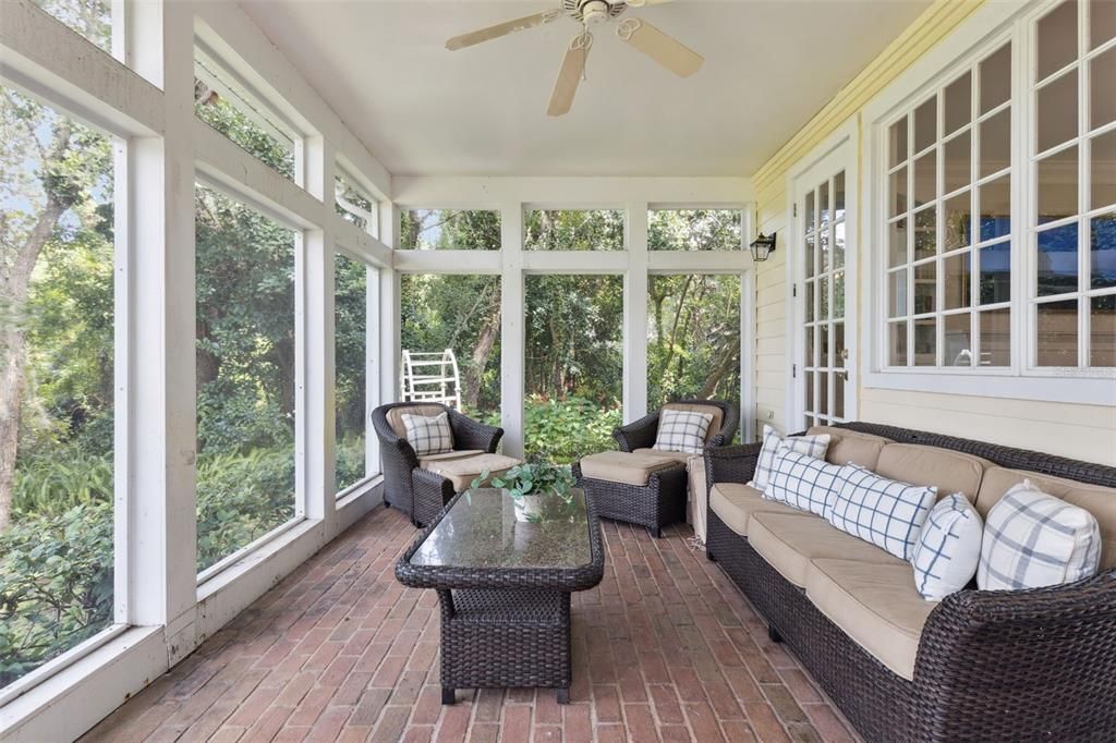 Activo con contrato: $825,000 (5 camas, 3 baños, 3051 Pies cuadrados)