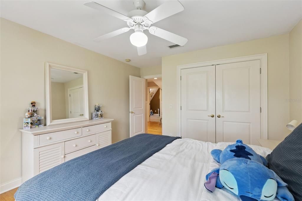 Activo con contrato: $825,000 (5 camas, 3 baños, 3051 Pies cuadrados)