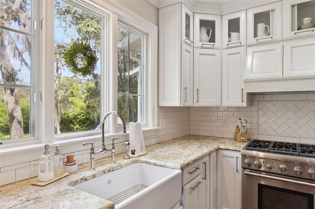 Activo con contrato: $825,000 (5 camas, 3 baños, 3051 Pies cuadrados)