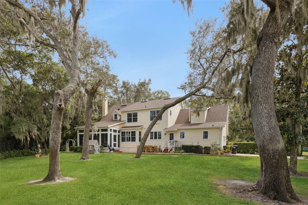 Activo con contrato: $825,000 (5 camas, 3 baños, 3051 Pies cuadrados)