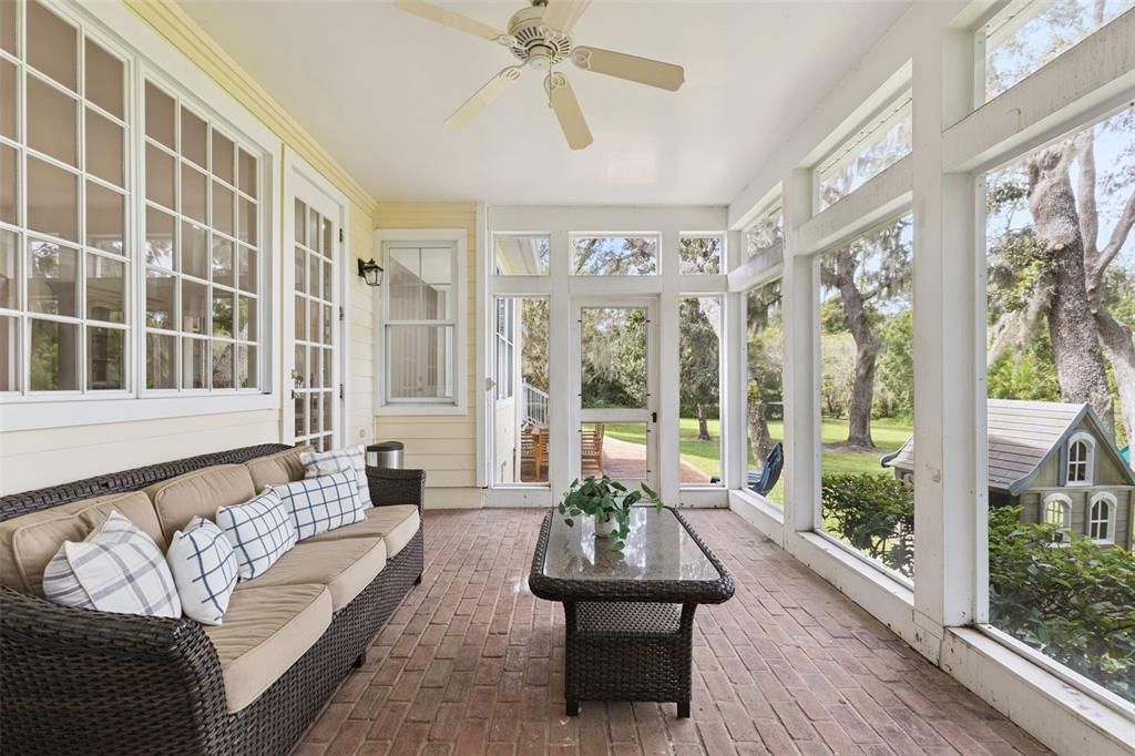 Activo con contrato: $825,000 (5 camas, 3 baños, 3051 Pies cuadrados)