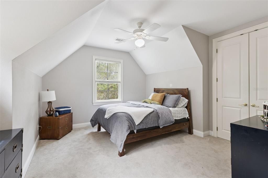 Activo con contrato: $825,000 (5 camas, 3 baños, 3051 Pies cuadrados)