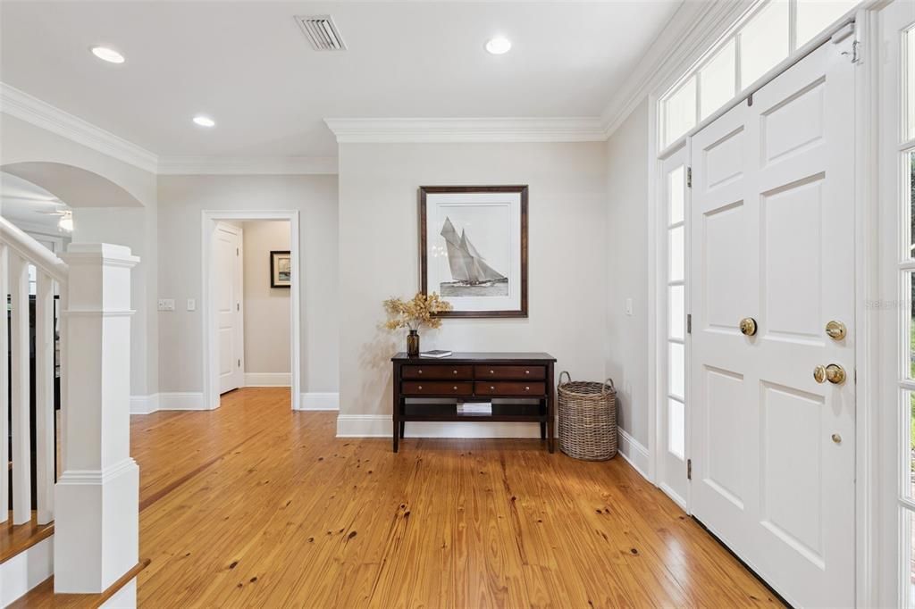 Activo con contrato: $825,000 (5 camas, 3 baños, 3051 Pies cuadrados)