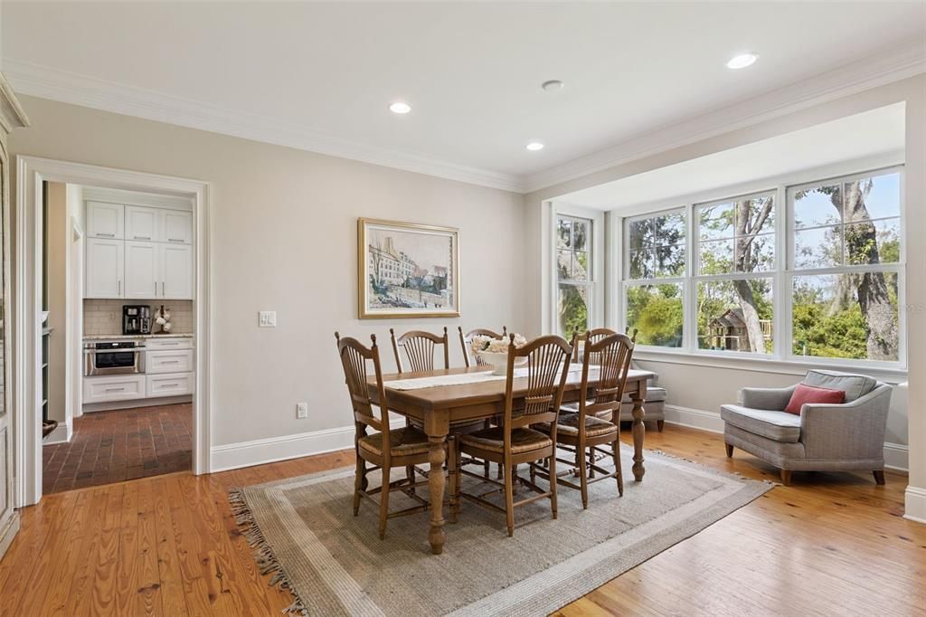 Activo con contrato: $825,000 (5 camas, 3 baños, 3051 Pies cuadrados)