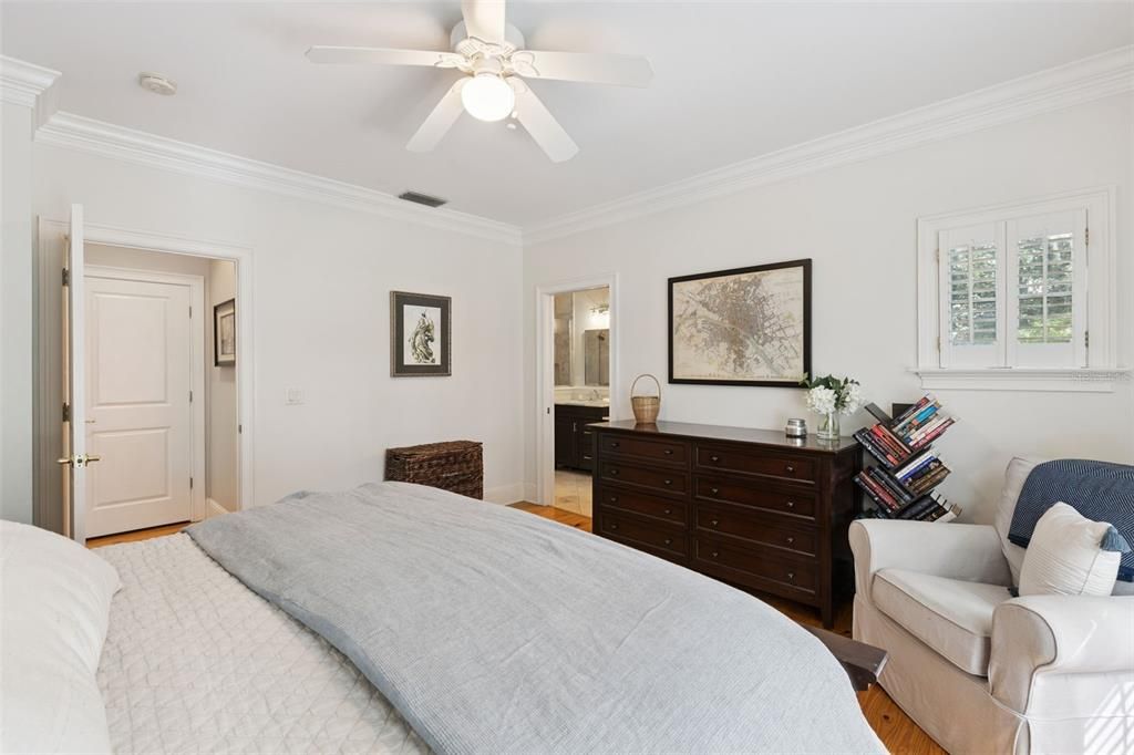 Activo con contrato: $825,000 (5 camas, 3 baños, 3051 Pies cuadrados)