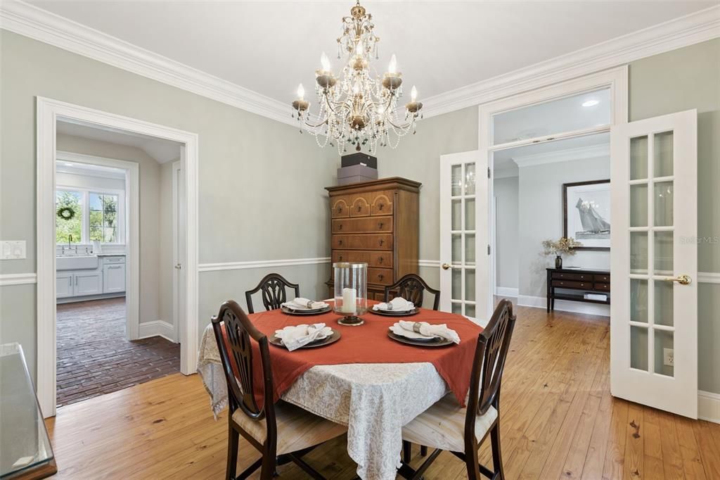 Activo con contrato: $825,000 (5 camas, 3 baños, 3051 Pies cuadrados)