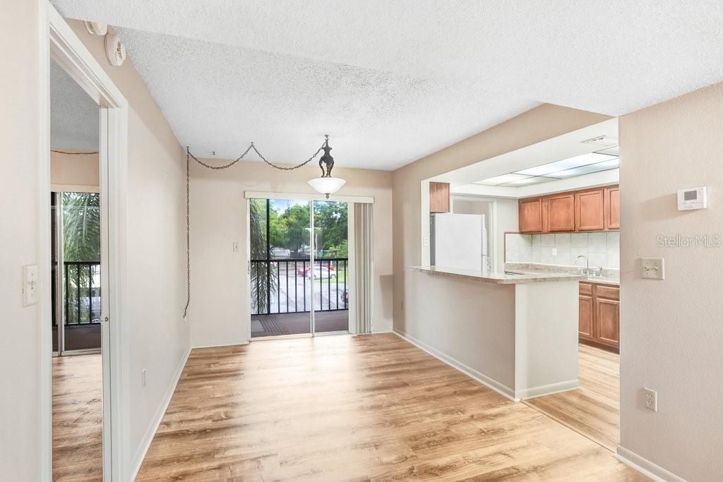 Activo con contrato: $99,000 (1 camas, 1 baños, 928 Pies cuadrados)