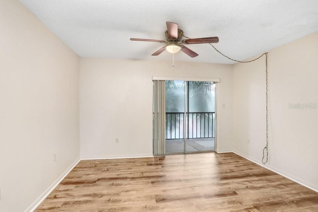 Activo con contrato: $99,000 (1 camas, 1 baños, 928 Pies cuadrados)