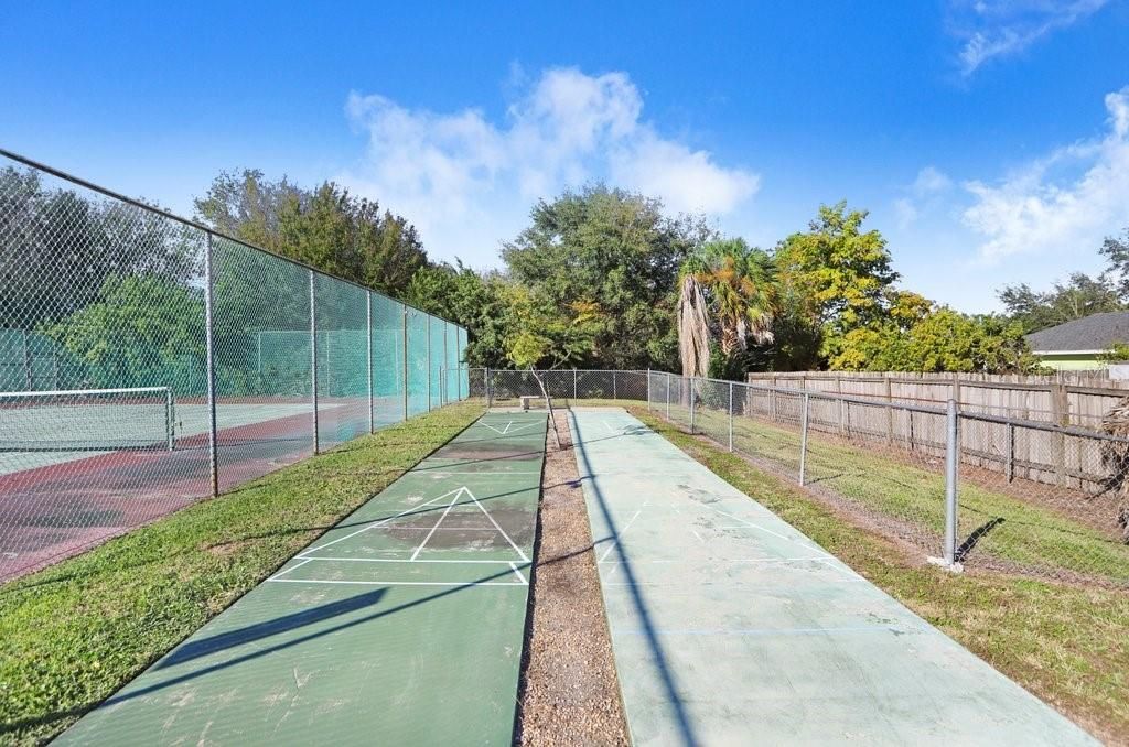 Activo con contrato: $99,000 (1 camas, 1 baños, 928 Pies cuadrados)