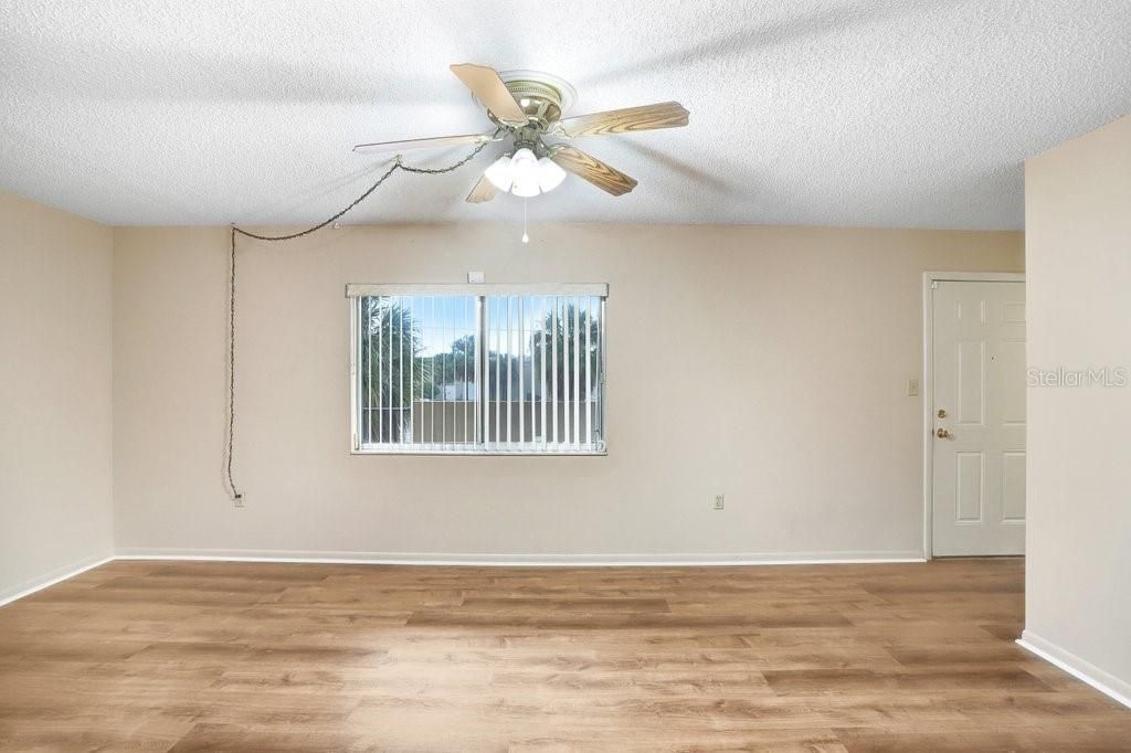 Activo con contrato: $99,000 (1 camas, 1 baños, 928 Pies cuadrados)