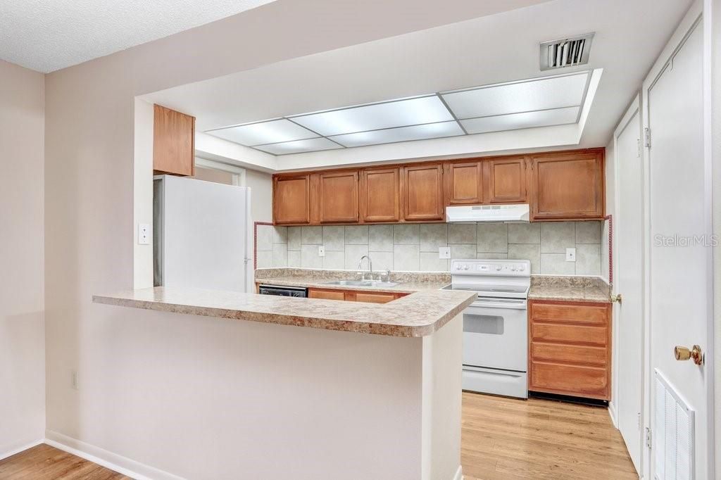 Activo con contrato: $99,000 (1 camas, 1 baños, 928 Pies cuadrados)