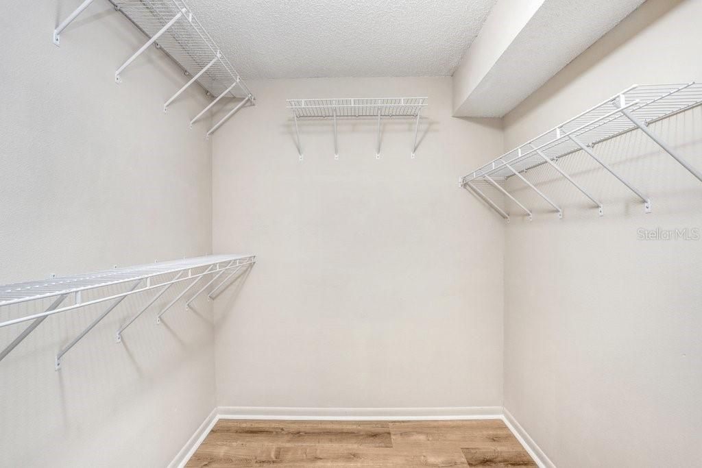 Activo con contrato: $99,000 (1 camas, 1 baños, 928 Pies cuadrados)